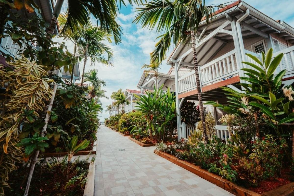 Hotel pied dans l'eau martinique BAMBOU  - bungalow evasion